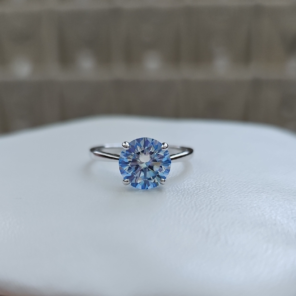 2ct Round Royal Blue Ring. Dize 5.5